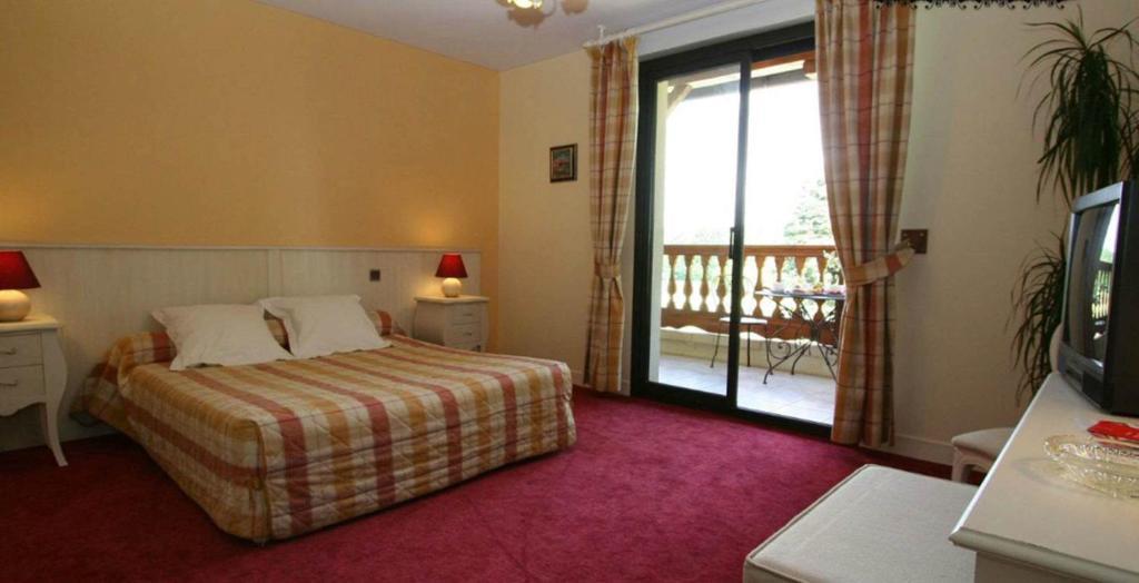 Chateau La Fleunie - Hotel Et Restaurant Condat-sur-Vezere Zimmer foto