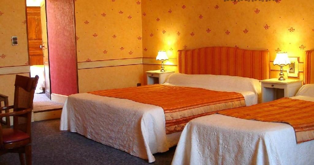 Chateau La Fleunie - Hotel Et Restaurant Condat-sur-Vezere Zimmer foto