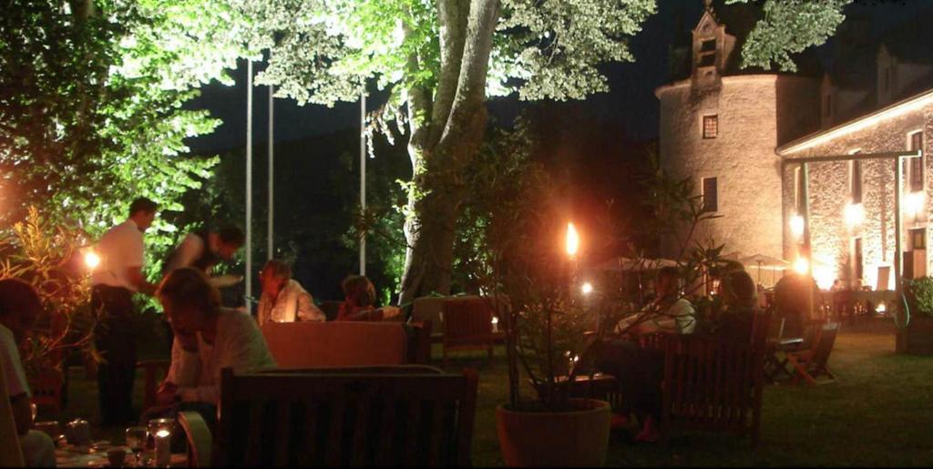 Chateau La Fleunie - Hotel Et Restaurant Condat-sur-Vezere Exterior foto
